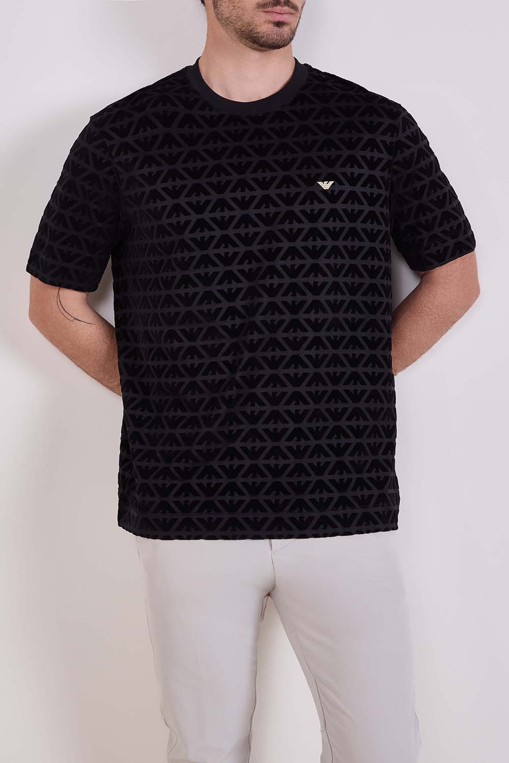 תמונת דוגמן קידמית של חולצת טי