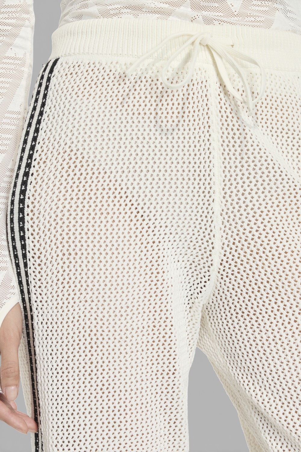 תמונת תקריב דוגמן של מכנסי ג'וגר