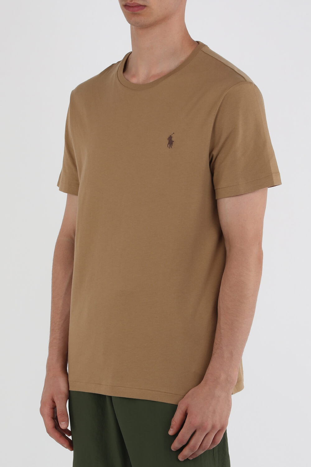 תמונת דוגמן קידמית של Slim Fit Logo Tee in Brown