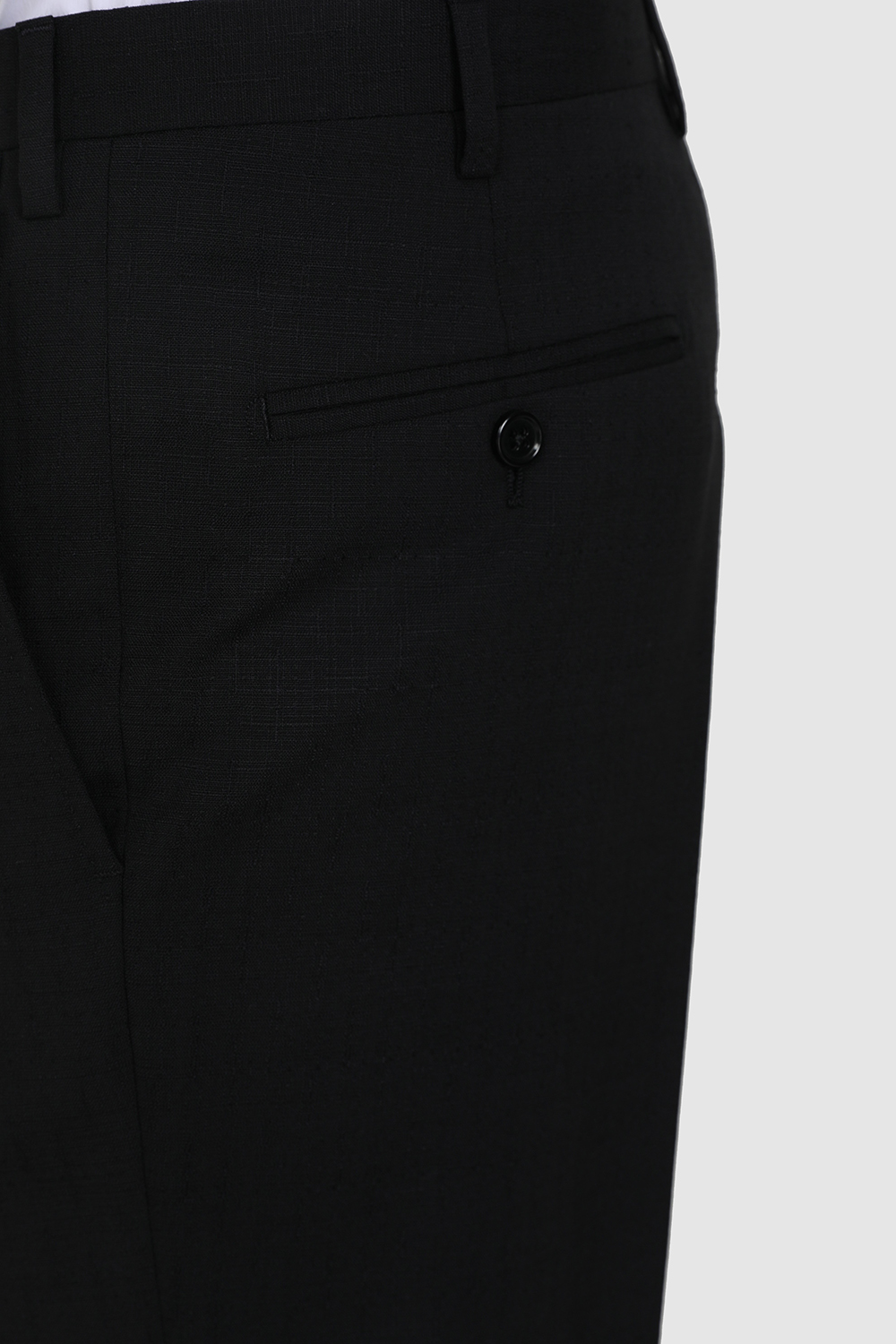 חליפה מחויטת