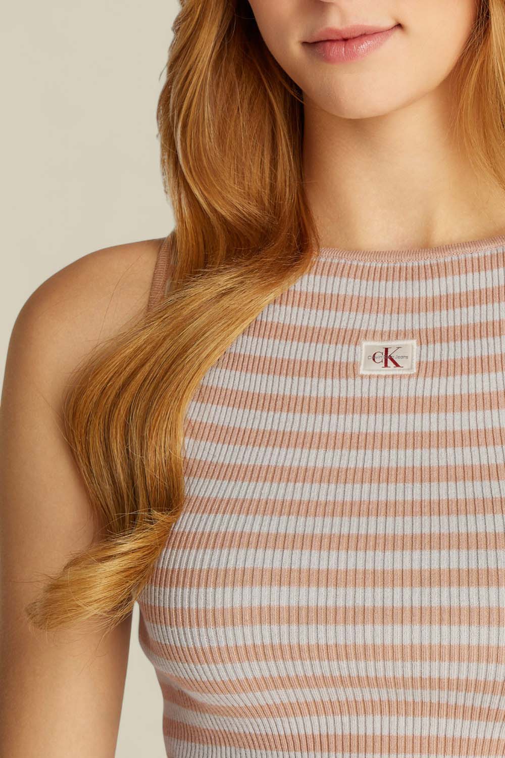 תמונת תקריב דוגמן של גופיית סריג