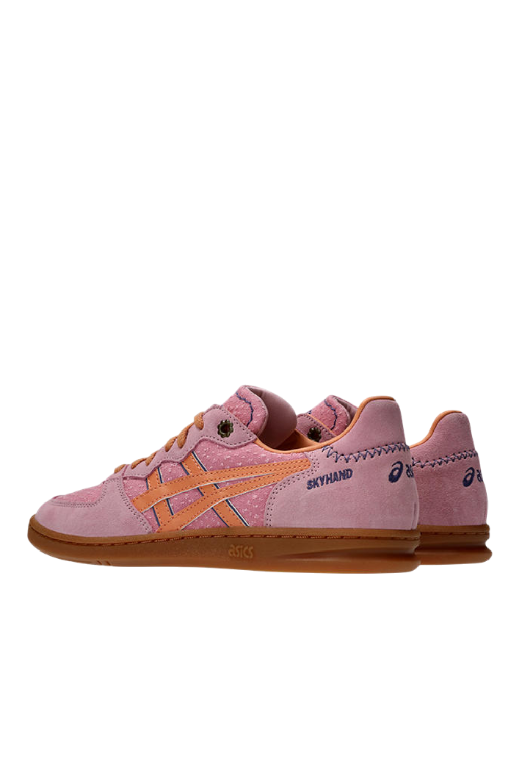 תמונת פנים של נעלי סניקרס סקייהנד