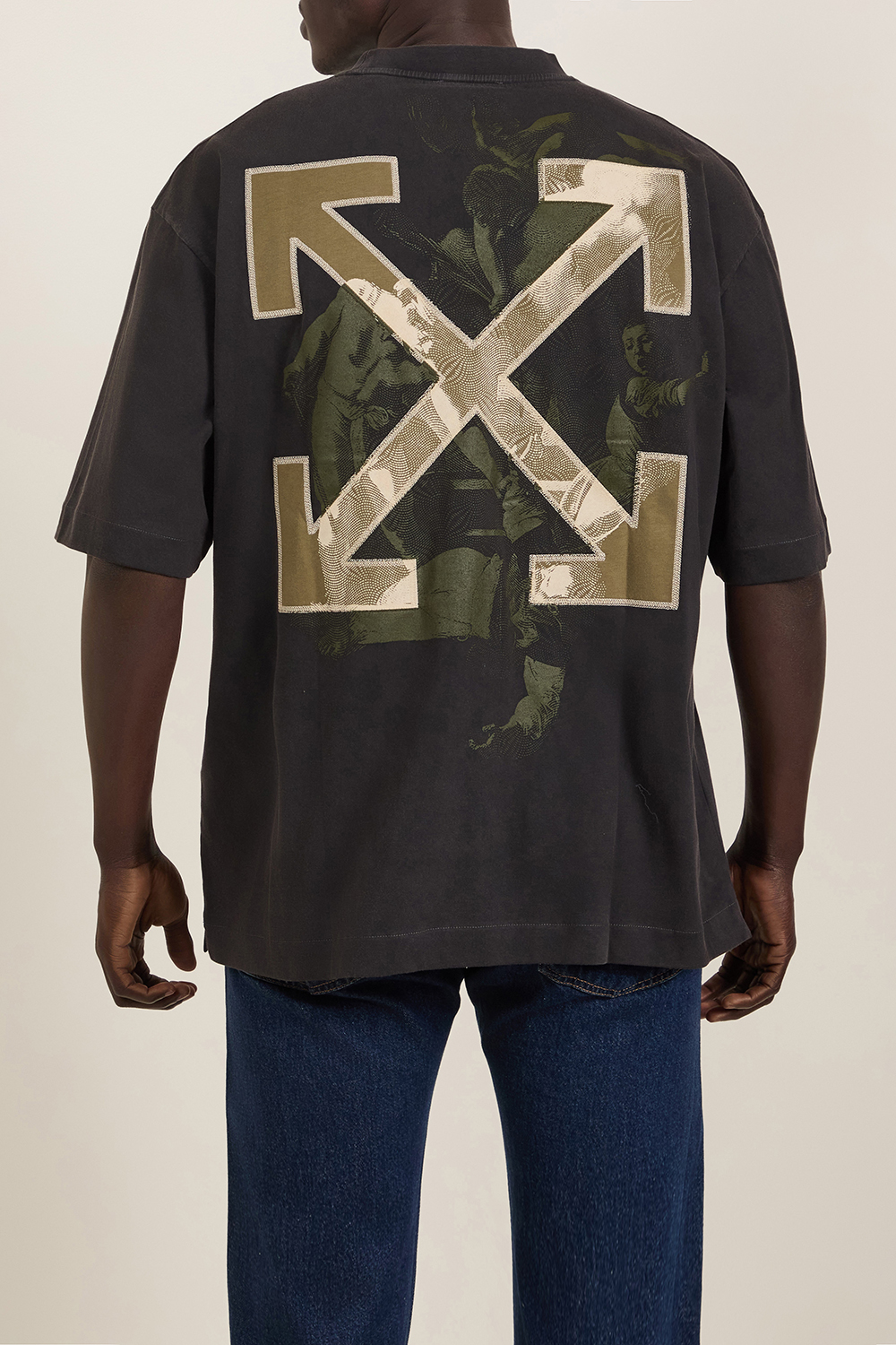 תמונת דוגמן אחורית של חולצת טי