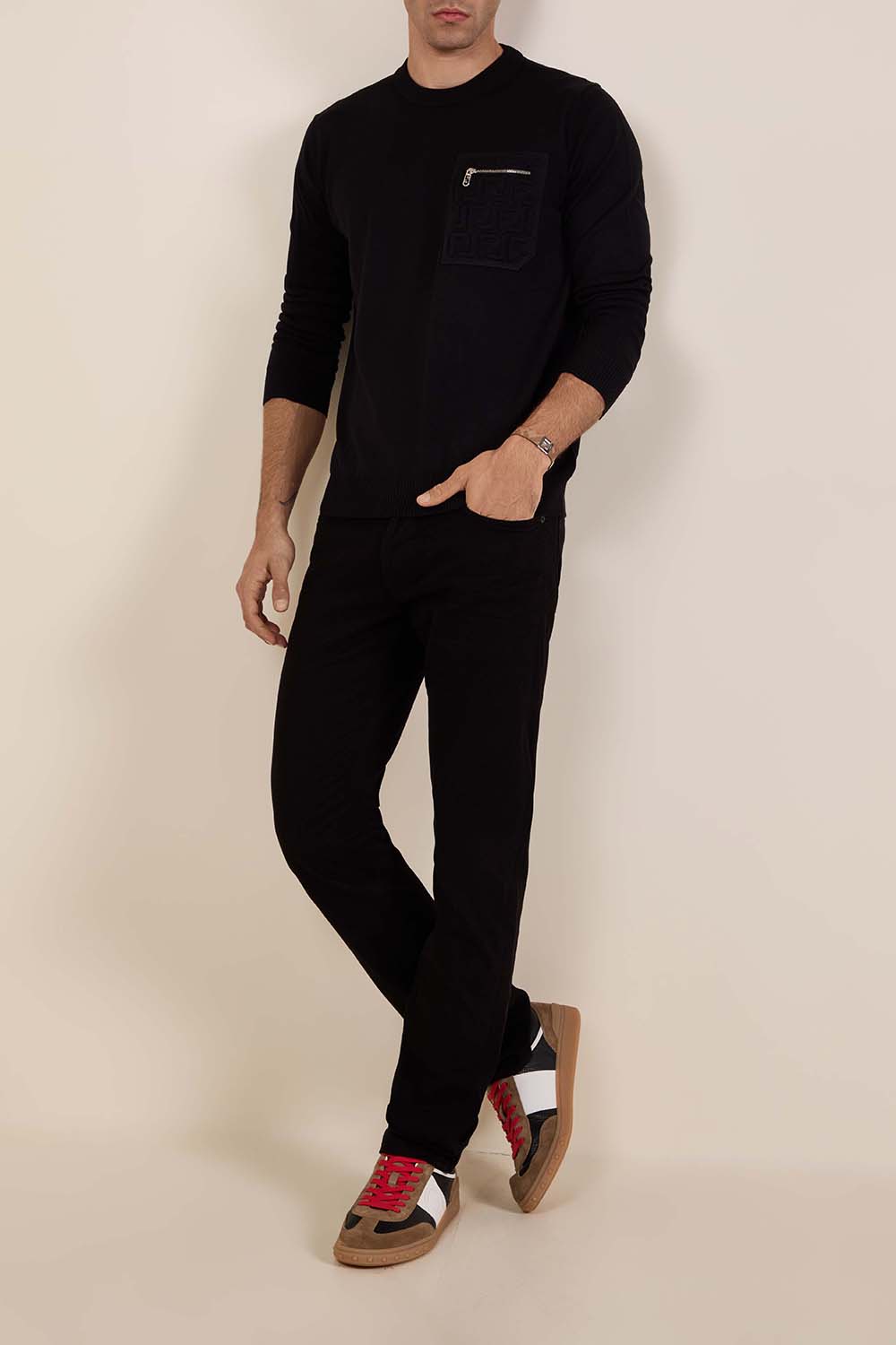 תמונת דוגמן קידמית של צמיד עור