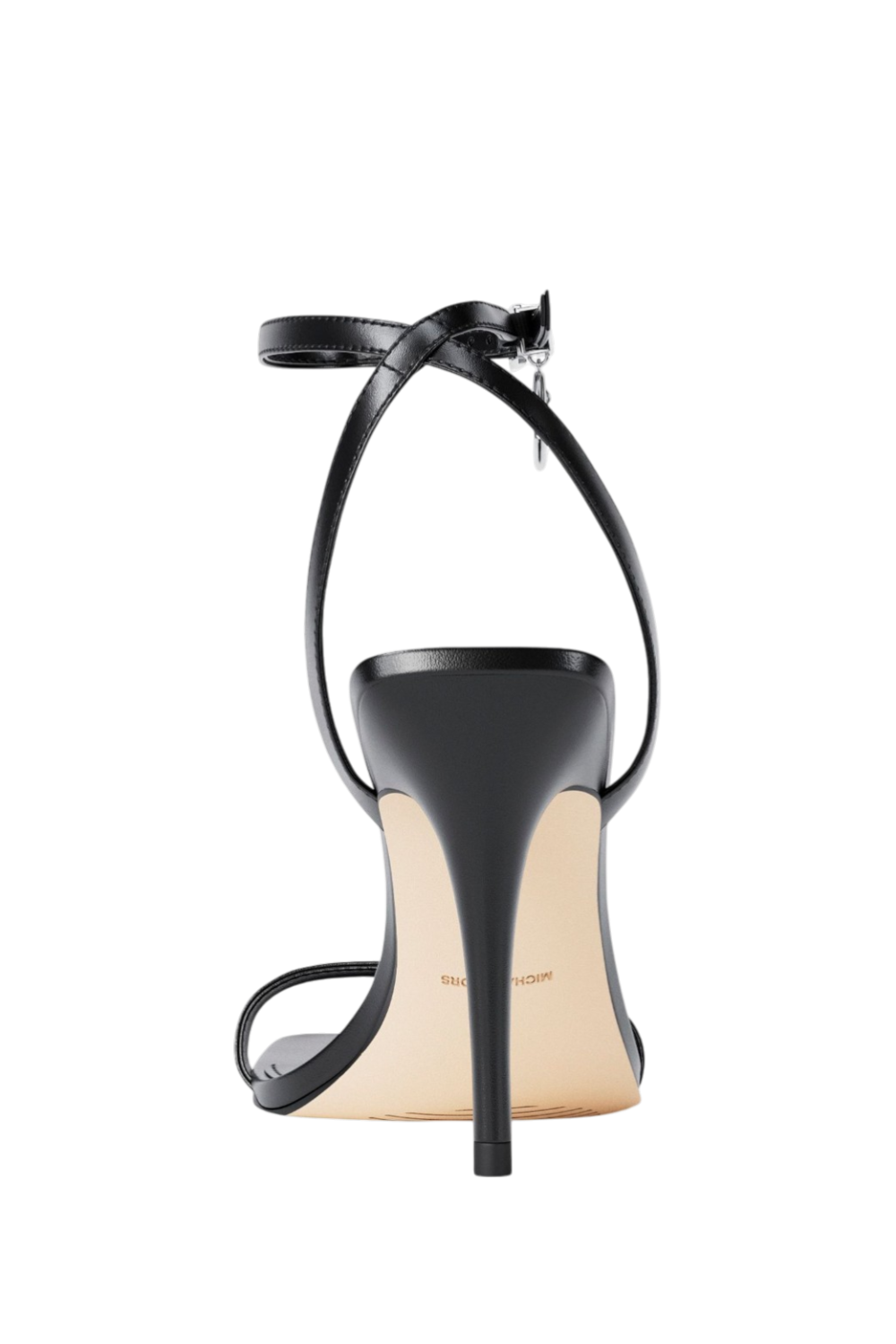 תמונת תקריב של סנדלי עקב