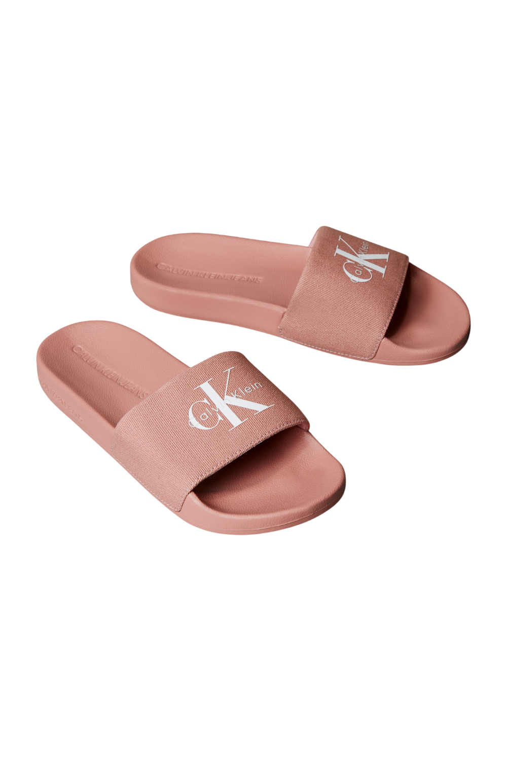 תמונת תקריב של כפכפי סלייד