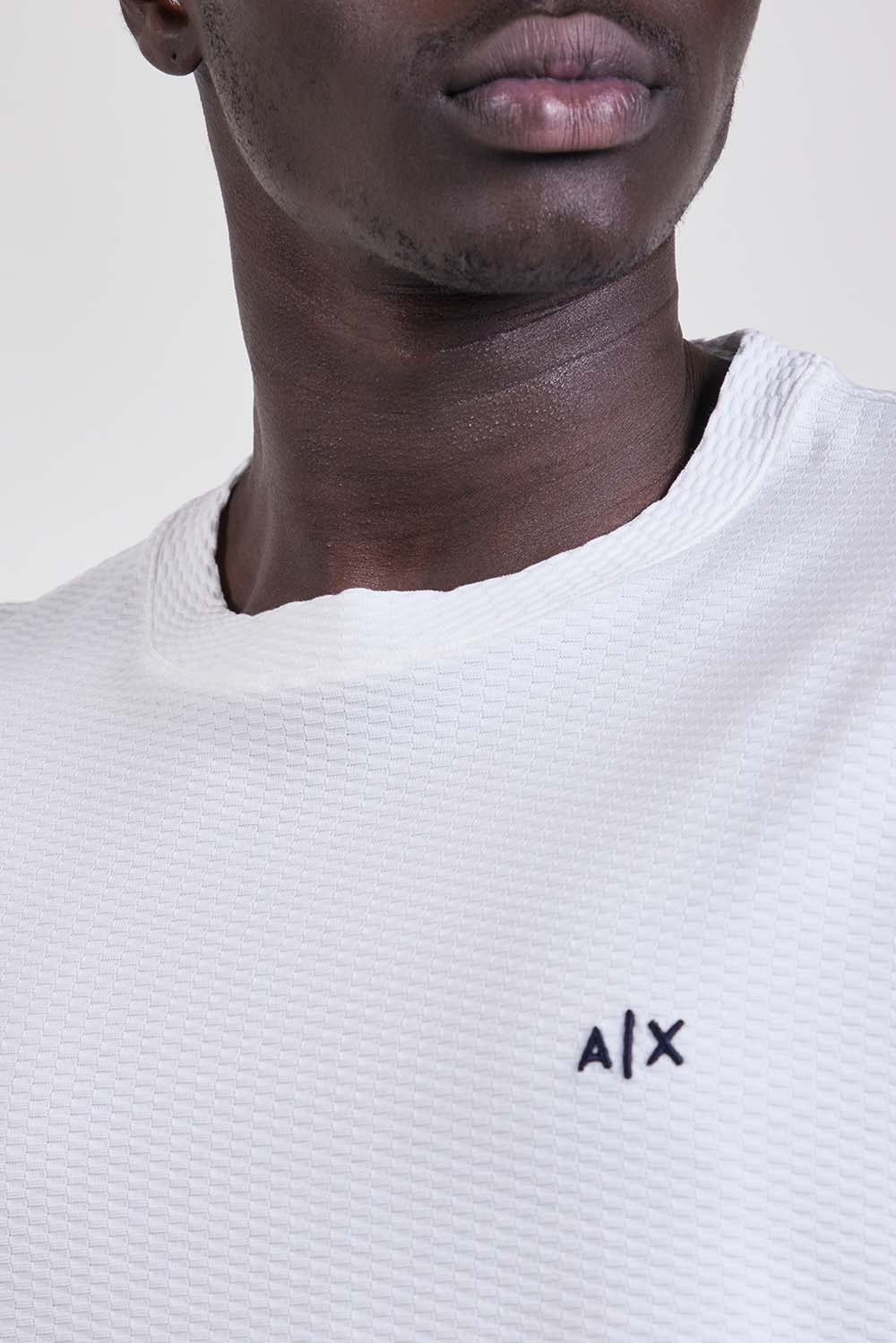 תמונת תקריב דוגמן של חולצת טי