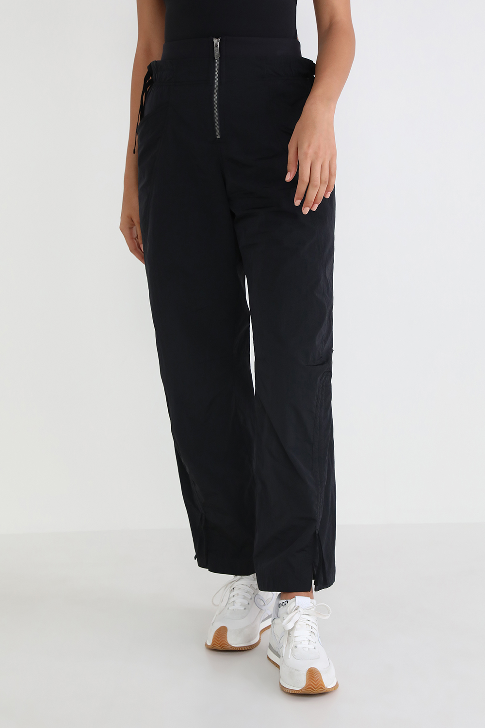 תמונת דוגמן קידמית של High Rise Wide Leg Lounge Pants