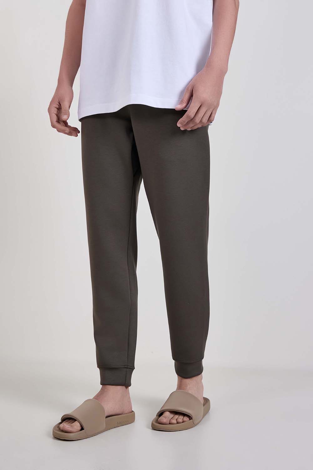 תמונת דוגמן קידמית של Smooth Spacer Jogger Regular