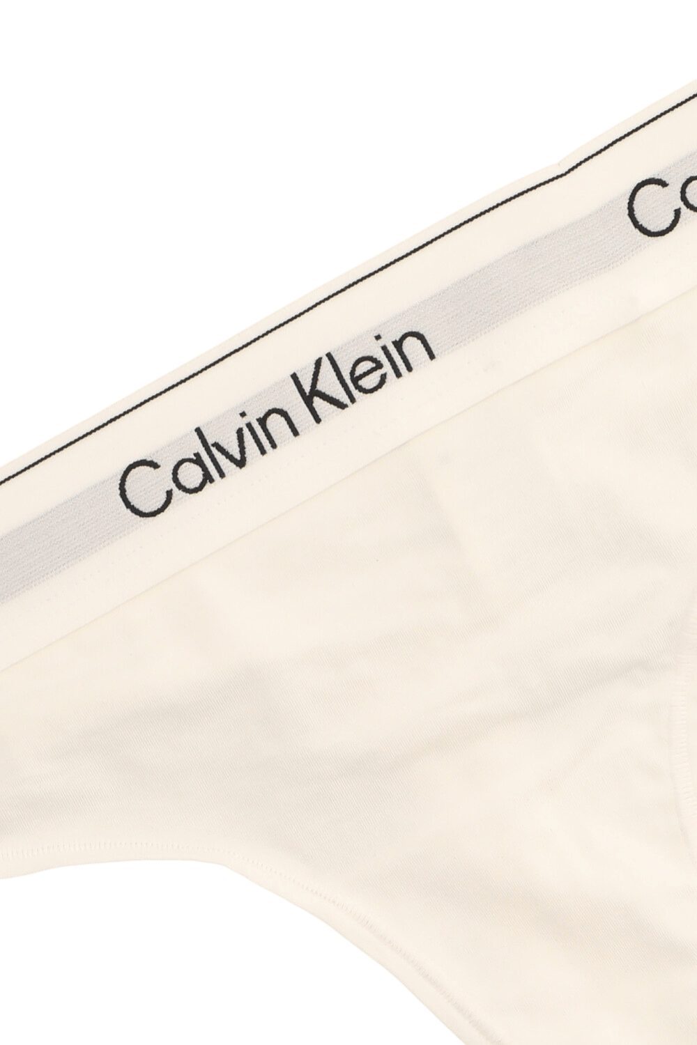 תמונת תקריב של תחתוני חוטיני