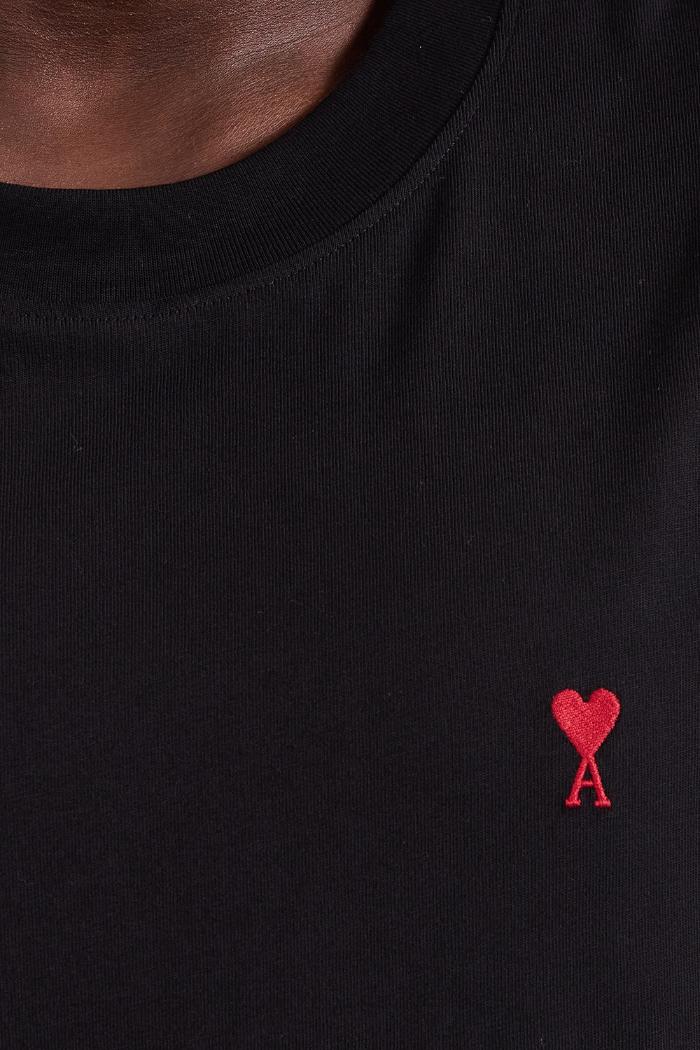 תמונת תקריב דוגמן של חולצת טי