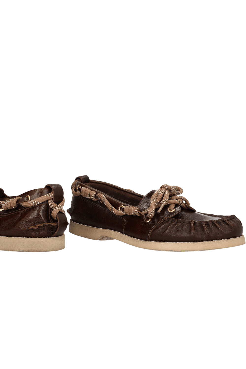 תמונת תקריב של נעלי מוקסין