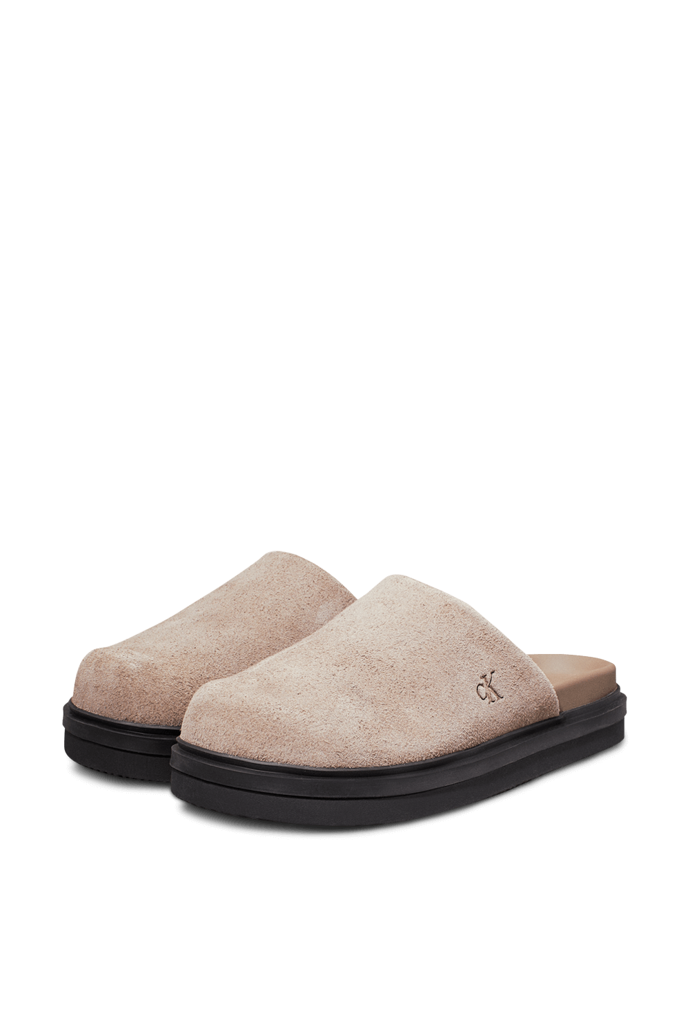 תמונת תקריב של נעלי בית