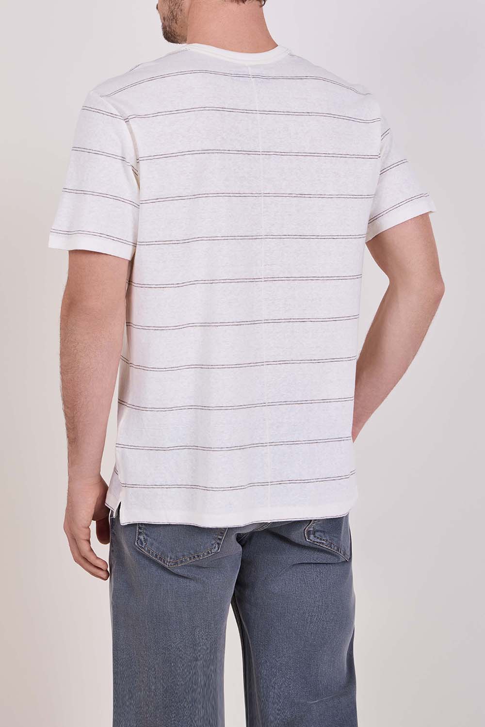 תמונת דוגמן אחורית של חולצת טי