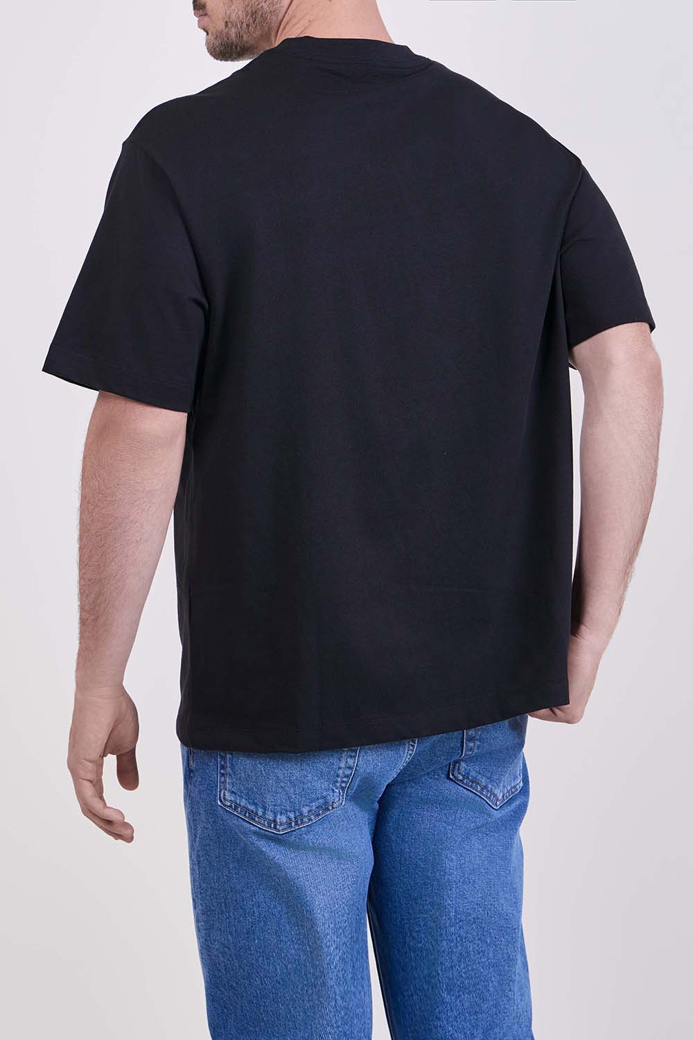 תמונת דוגמן אחורית של חולצת טי