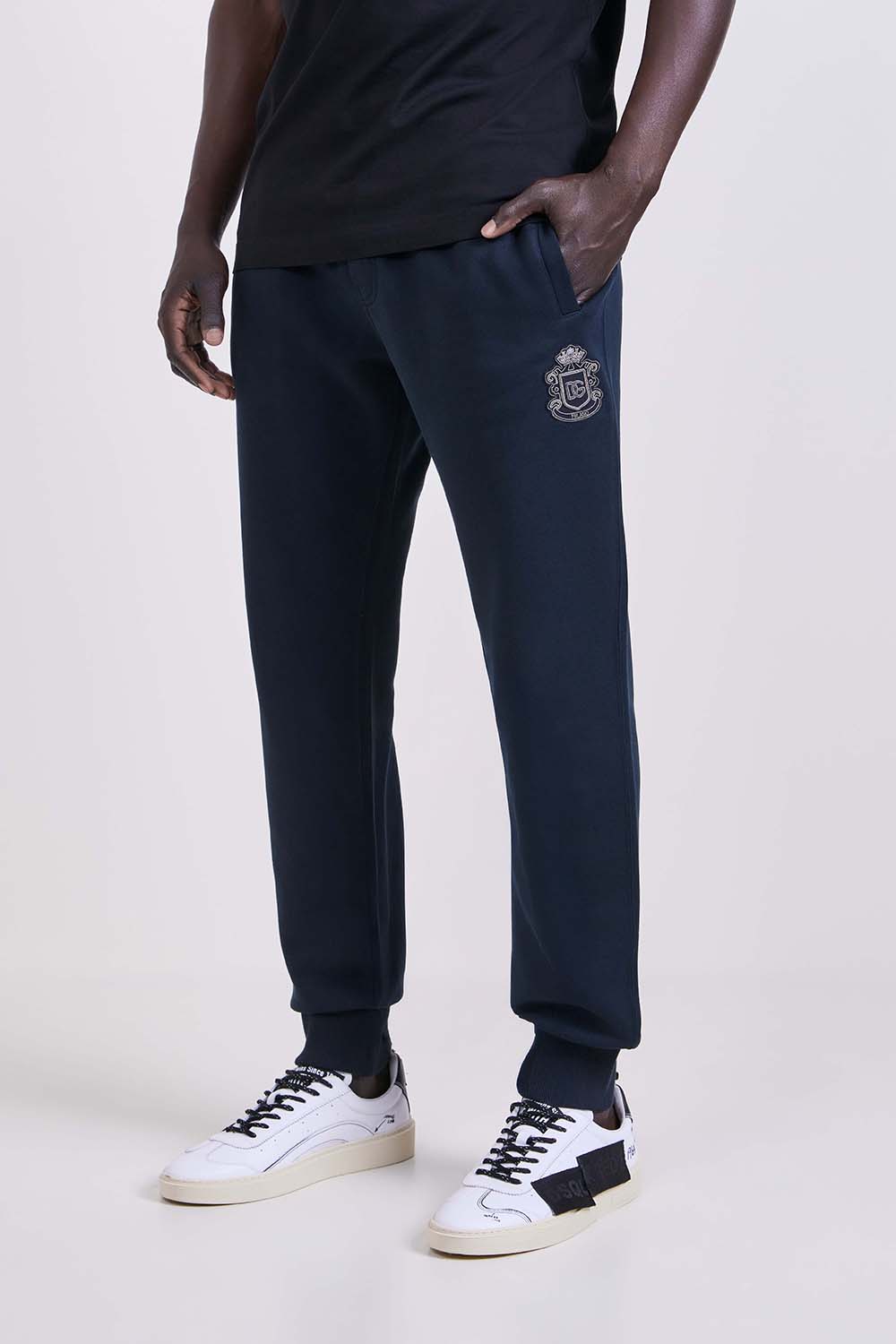 תמונת דוגמן קידמית של מכנסי ג'וג ארוכים