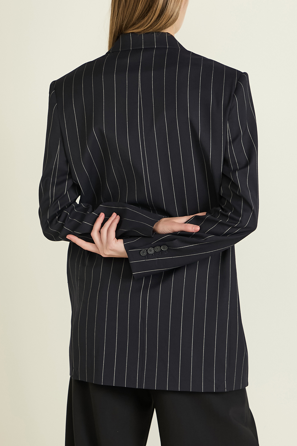 תמונת דוגמן אחורית של בלייזר