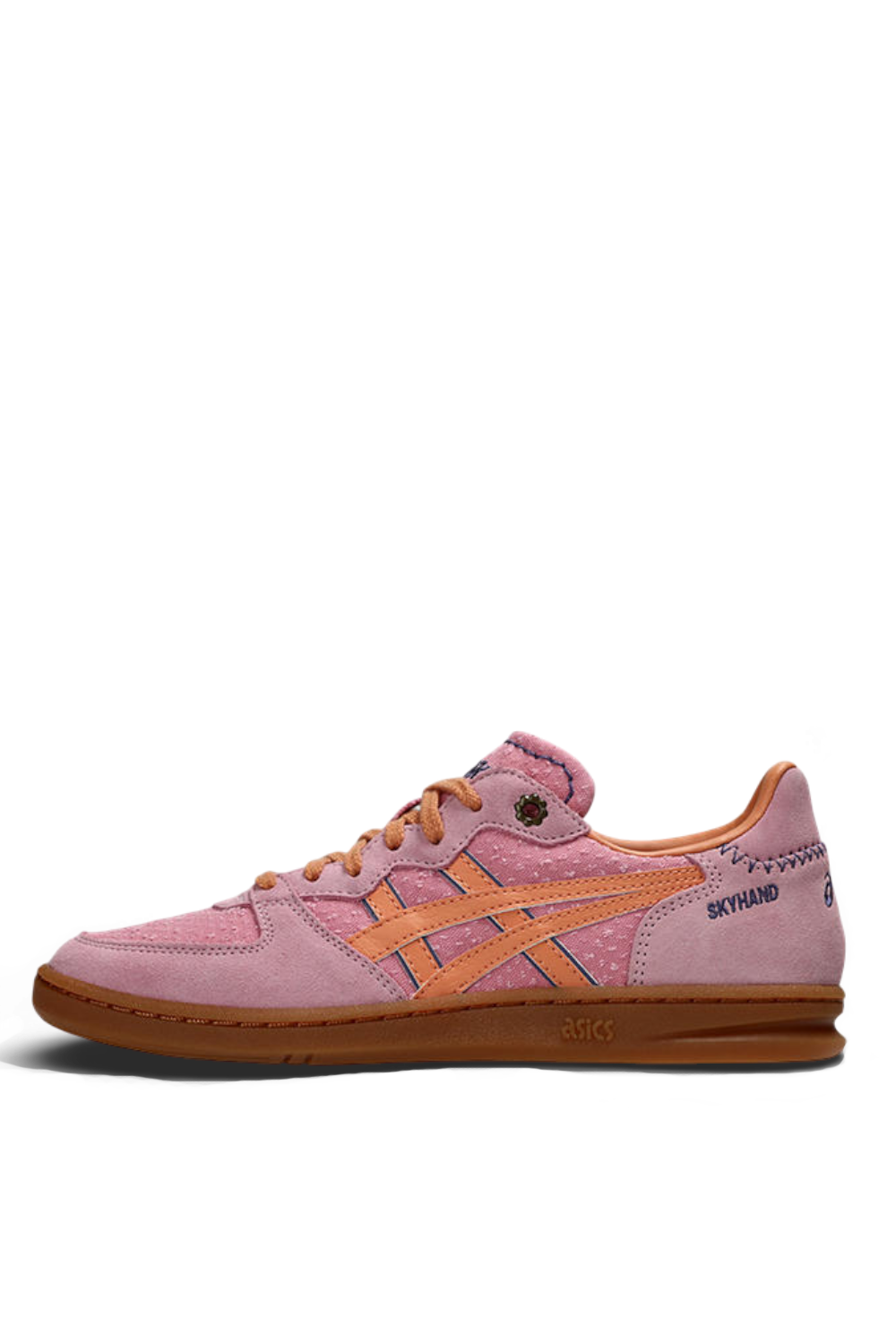 תמונה אחורית של נעלי סניקרס סקייהנד