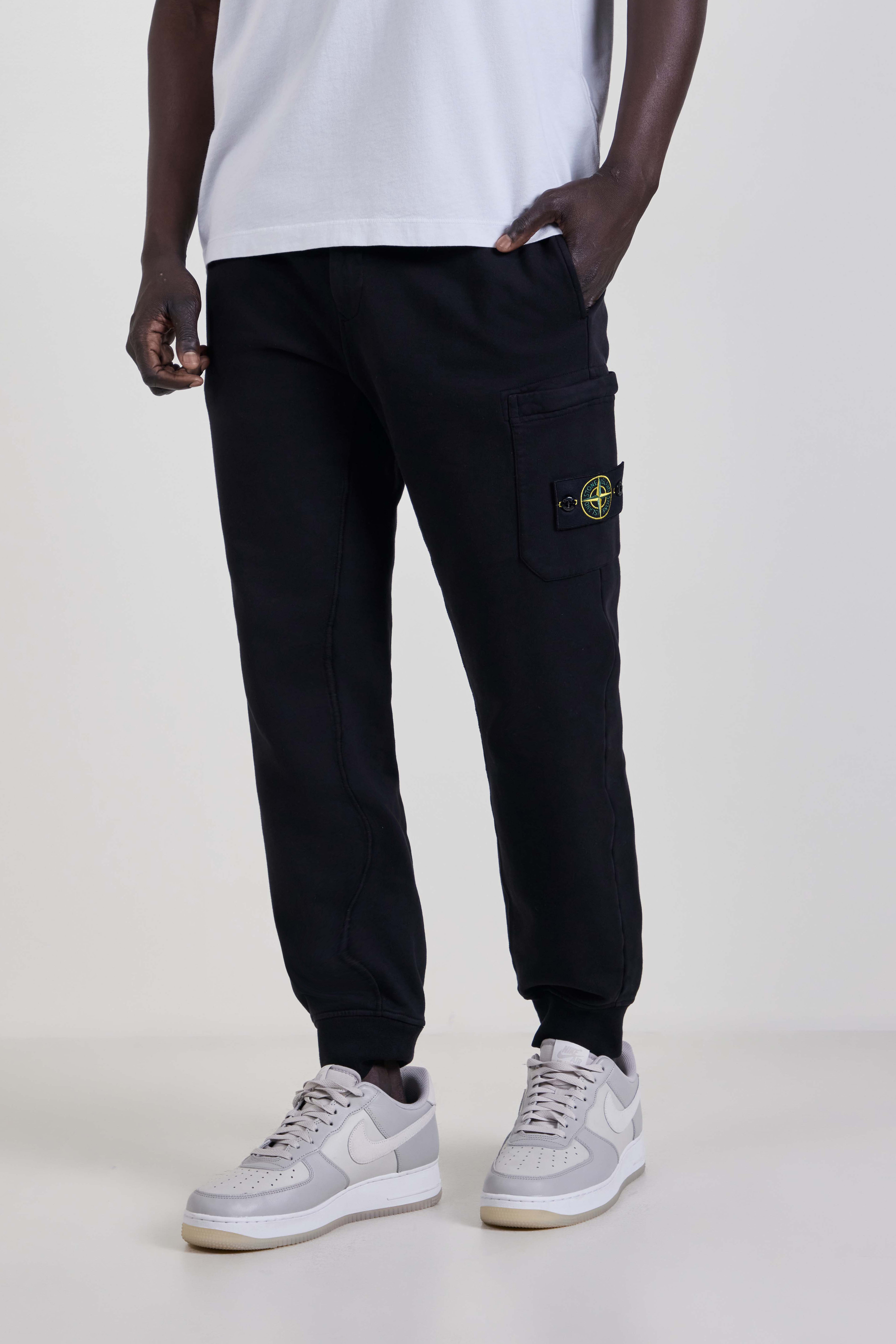 תמונת דוגמן קידמית של מכנסי ג'וגר