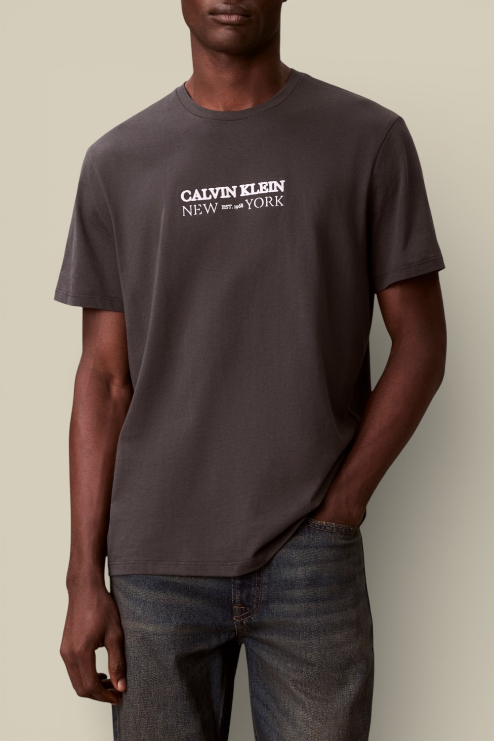 תמונת דוגמן קידמית של חולצת טי