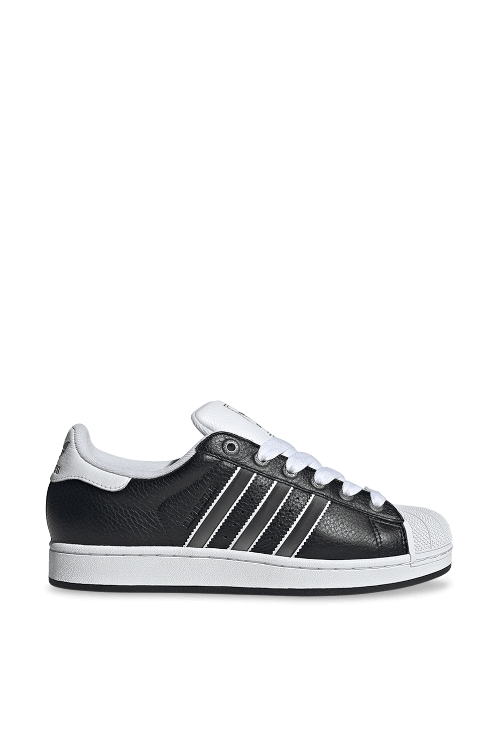 תמונה קידמית של נעלי סניקרס סופרסטאר II