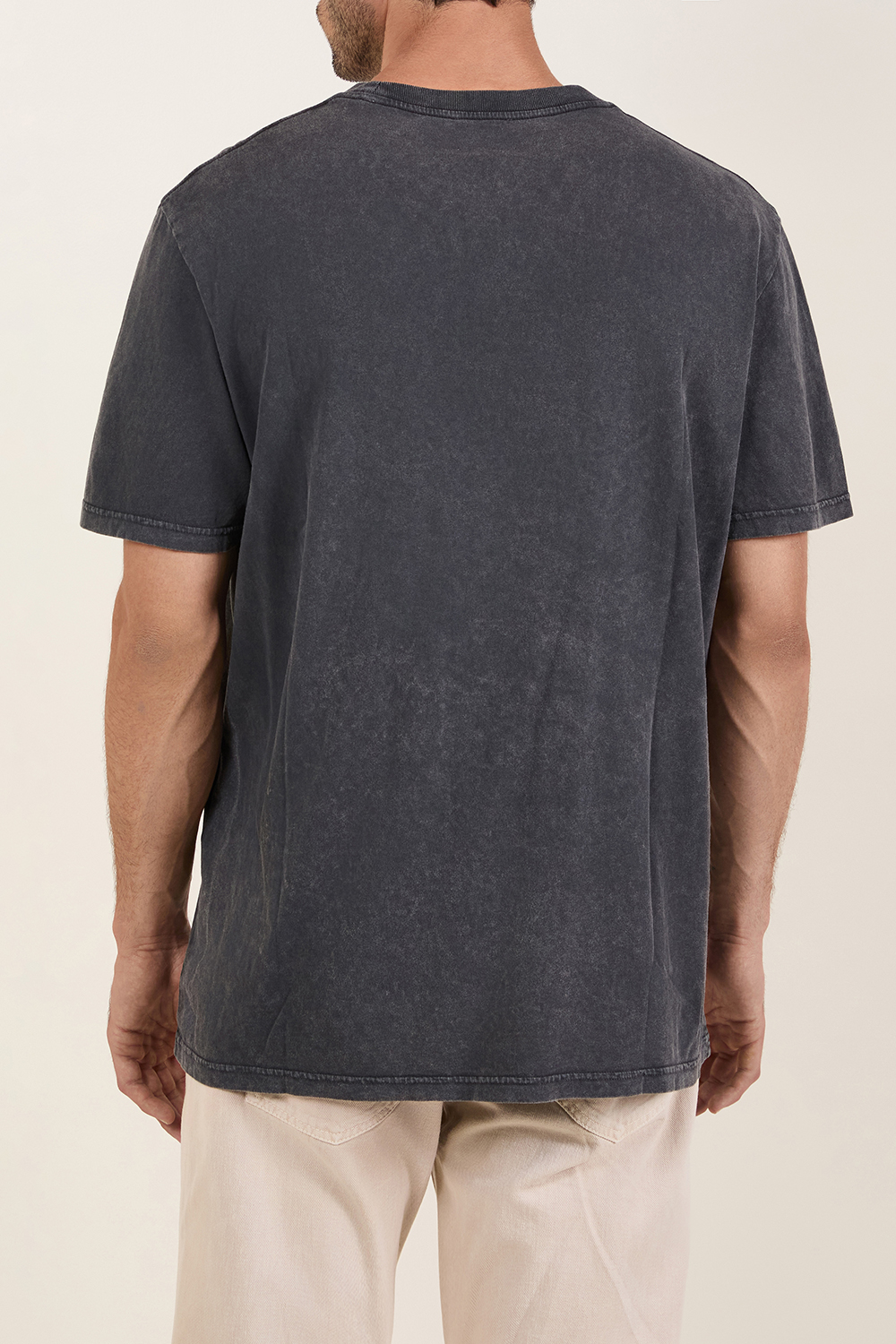 תמונת דוגמן אחורית של חולצת טי