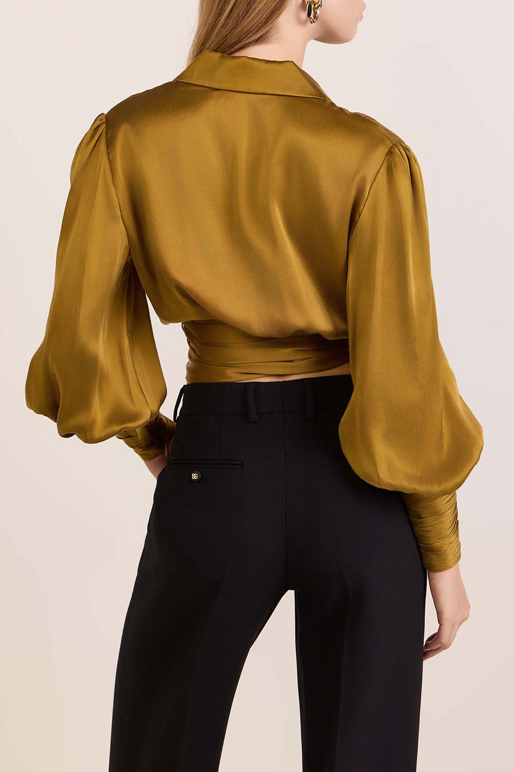 תמונת דוגמן אחורית של חולצת מעטפת