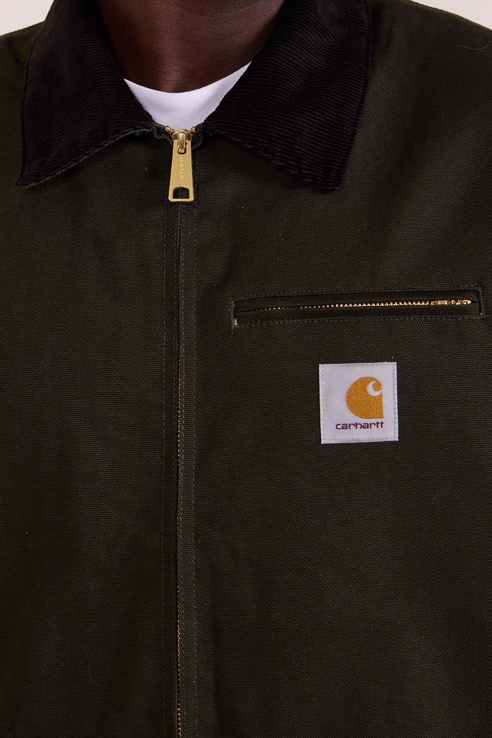 תמונת תקריב דוגמן של ז'קט בגזרה משוחררת