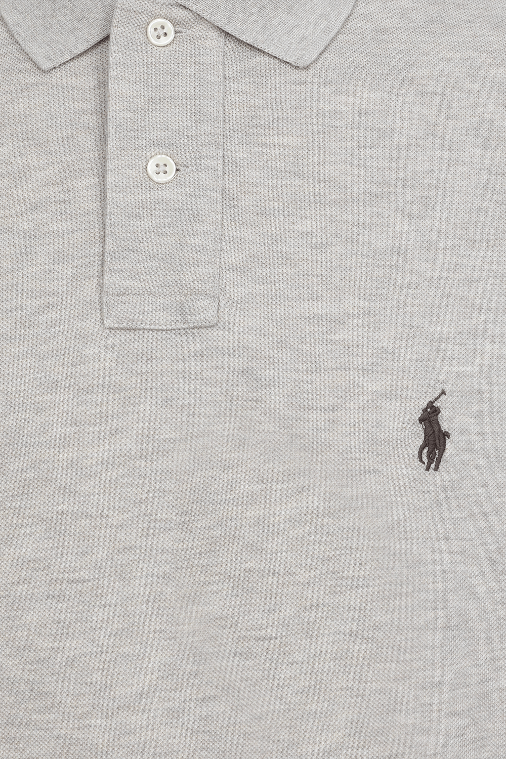 תמונה אחורית של חולצת פולו ישרה מוכתנה