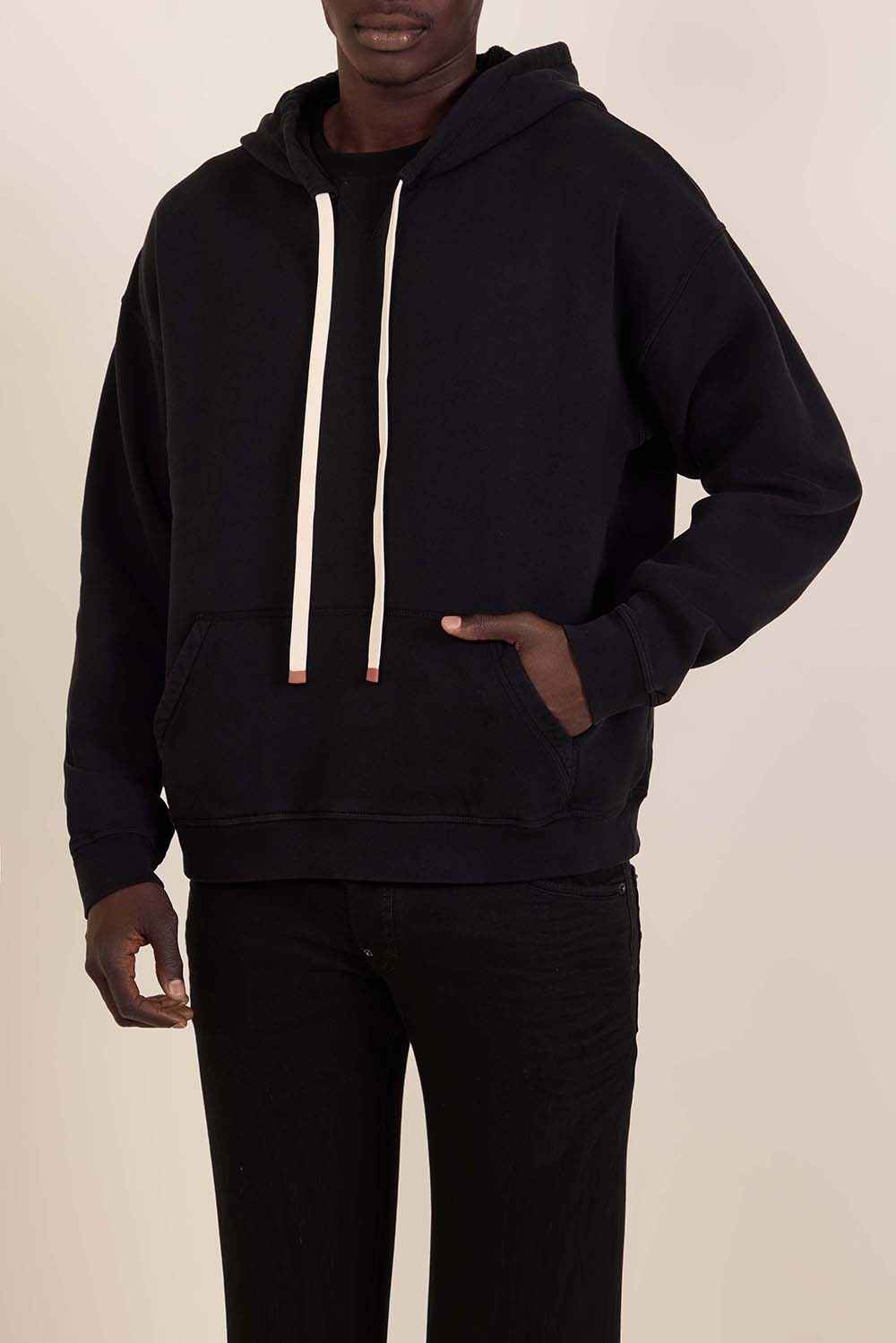 תמונת דוגמן קידמית של סווטשירט קפוצ'ון