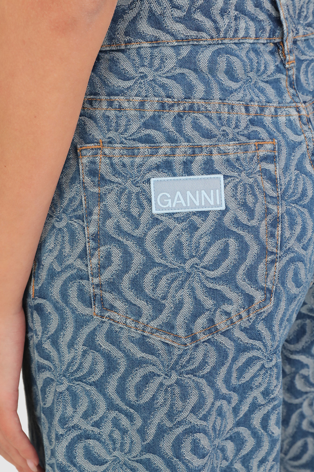 מכנסי ג'ינס ג'קארד בגזרה מתרחבת GANNI