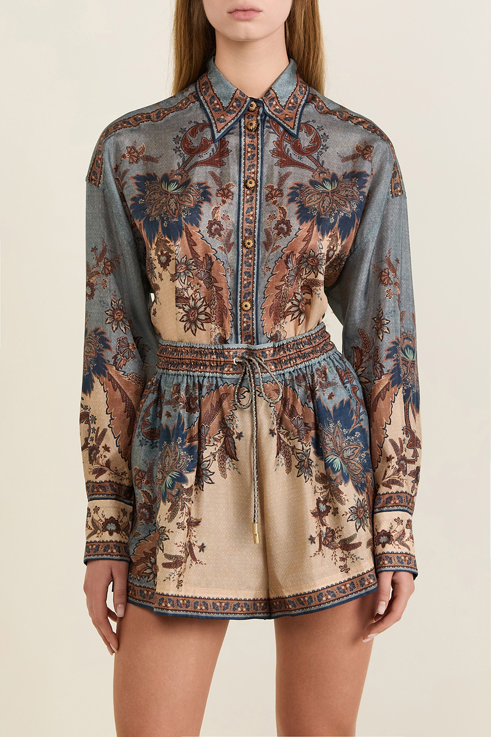 תמונת דוגמן קידמית של חולצת כפתורים ממשי