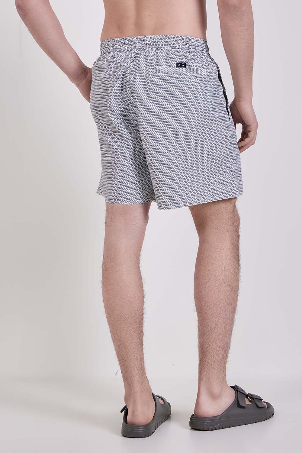 תמונת דוגמן אחורית של מכנסי בגד ים