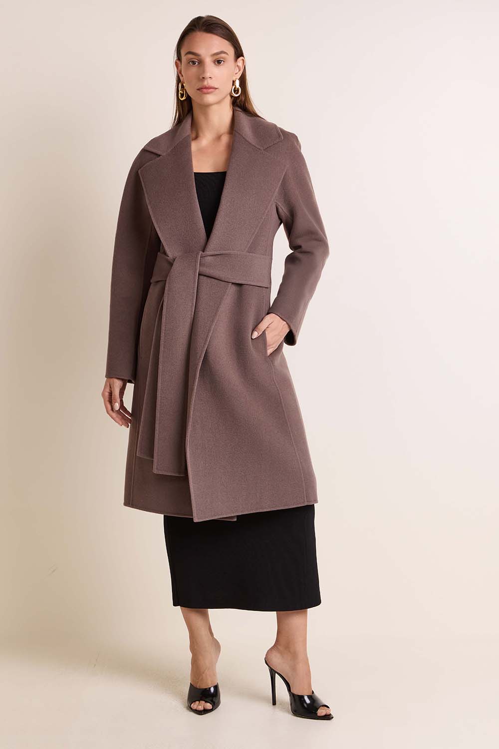 תמונת דוגמן קידמית של מעיל צמר