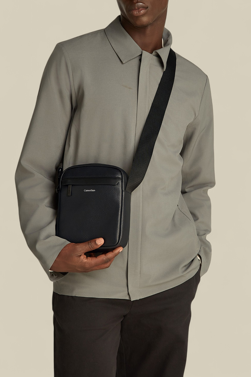 תמונת דוגמן קידמית של תיק צד