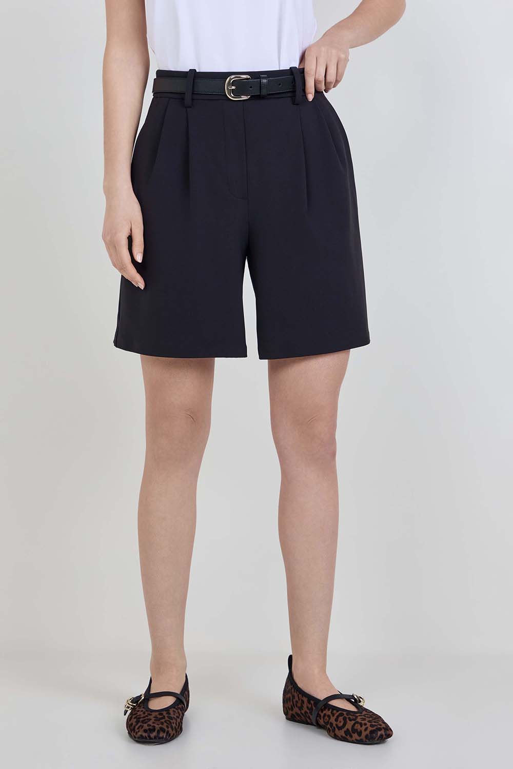 תמונת דוגמן קידמית של Daydrift Pleated High-Rise Short 7