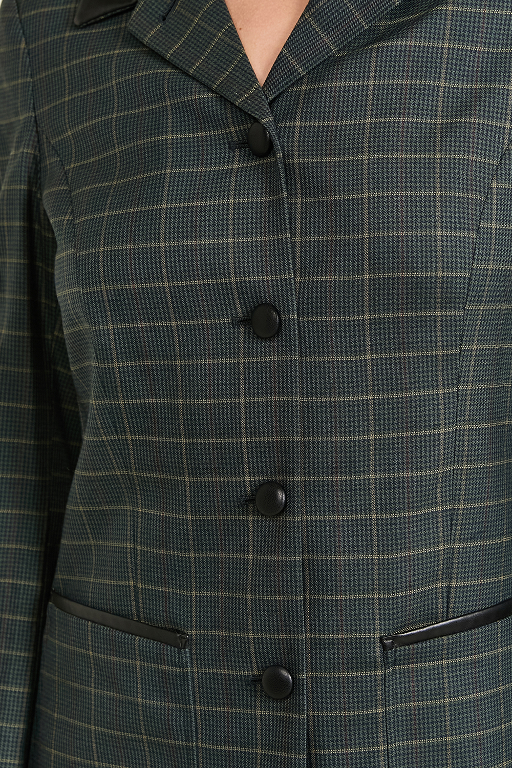 תמונת תקריב דוגמן של בלייזר דרו