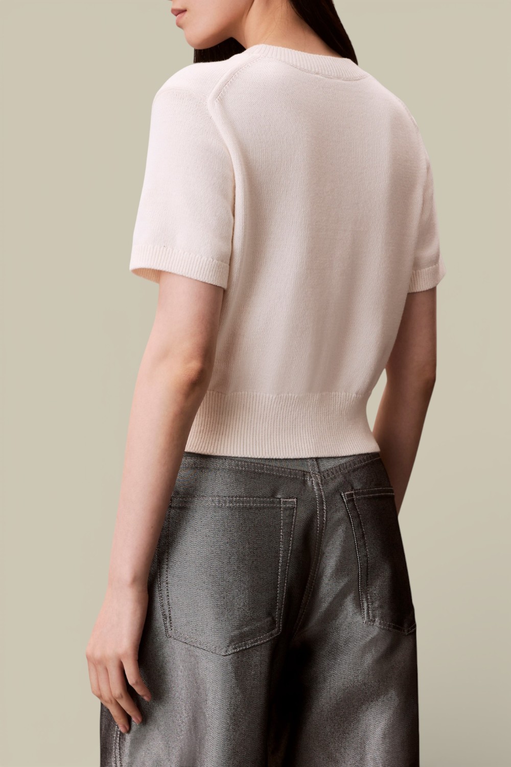 תמונת דוגמן אחורית של חולצת סריג