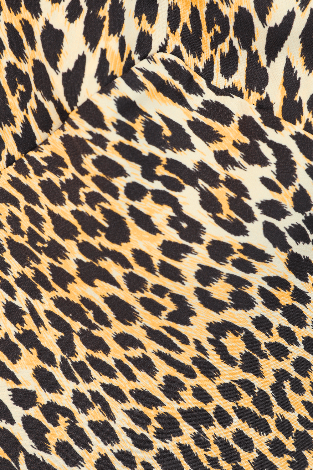 תמונה אחורית של שמלת מידי בהדפס מנומר