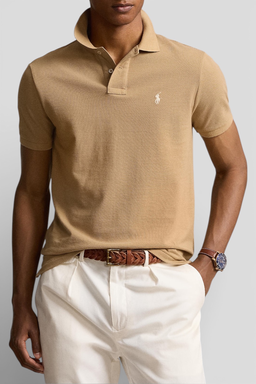 תמונת דוגמן קידמית של חולצת פולו