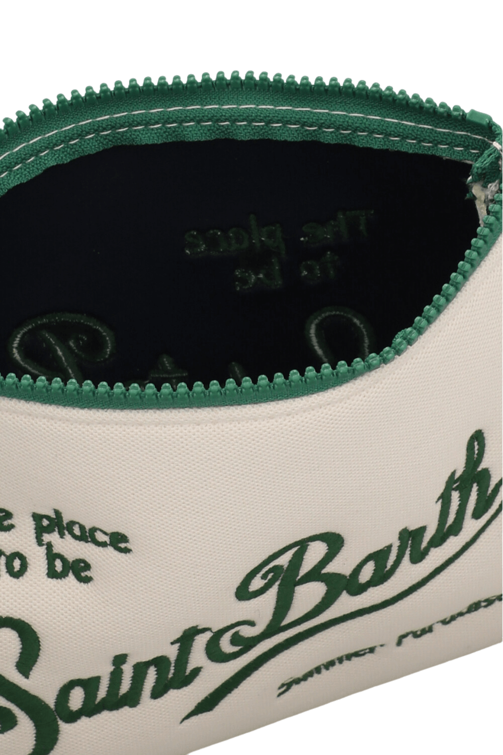 תמונת תקריב של תיק קלאץ&rsquo; אלין