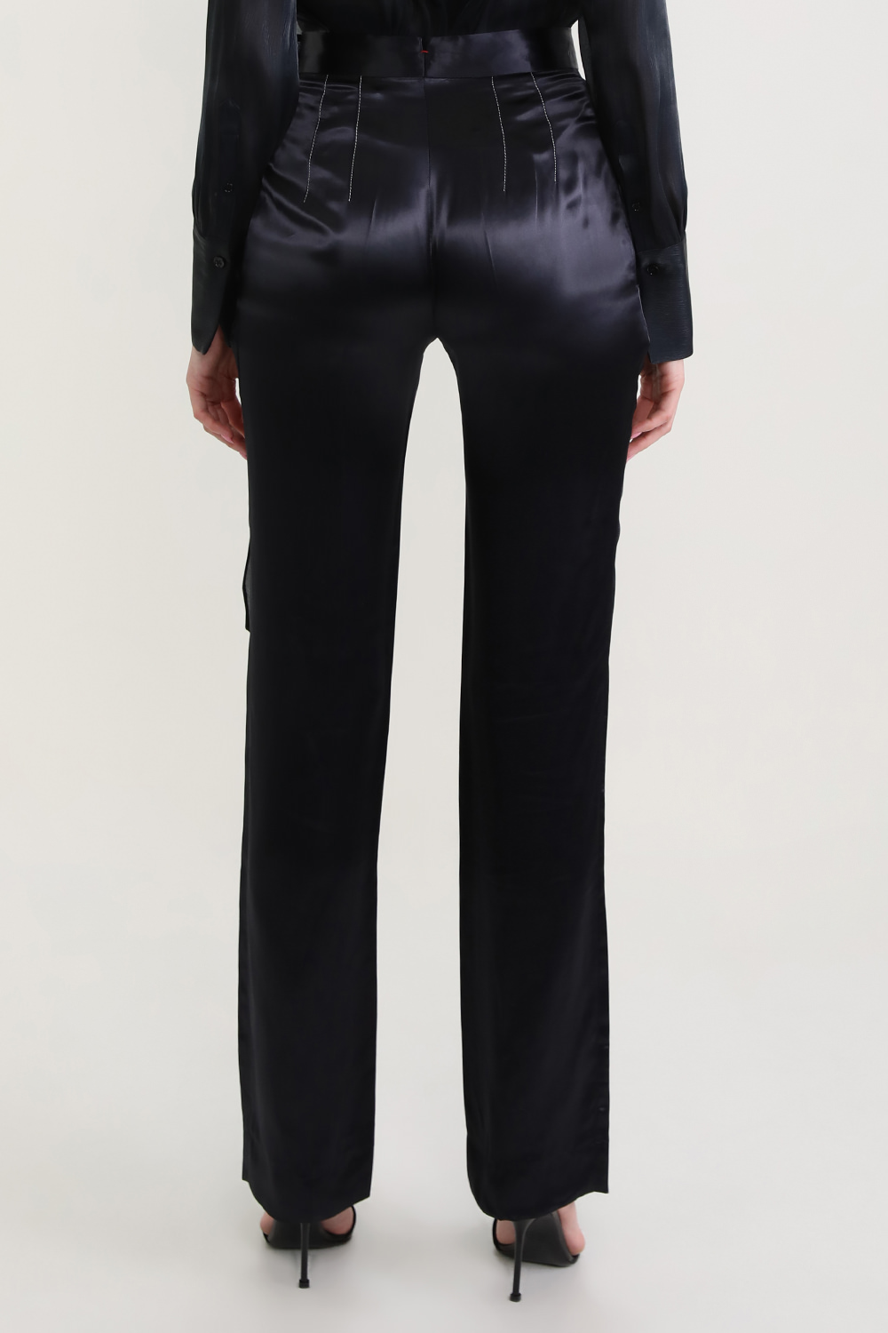 תמונת דוגמן אחורית של מכנסיים גבוהים מויסקוזה