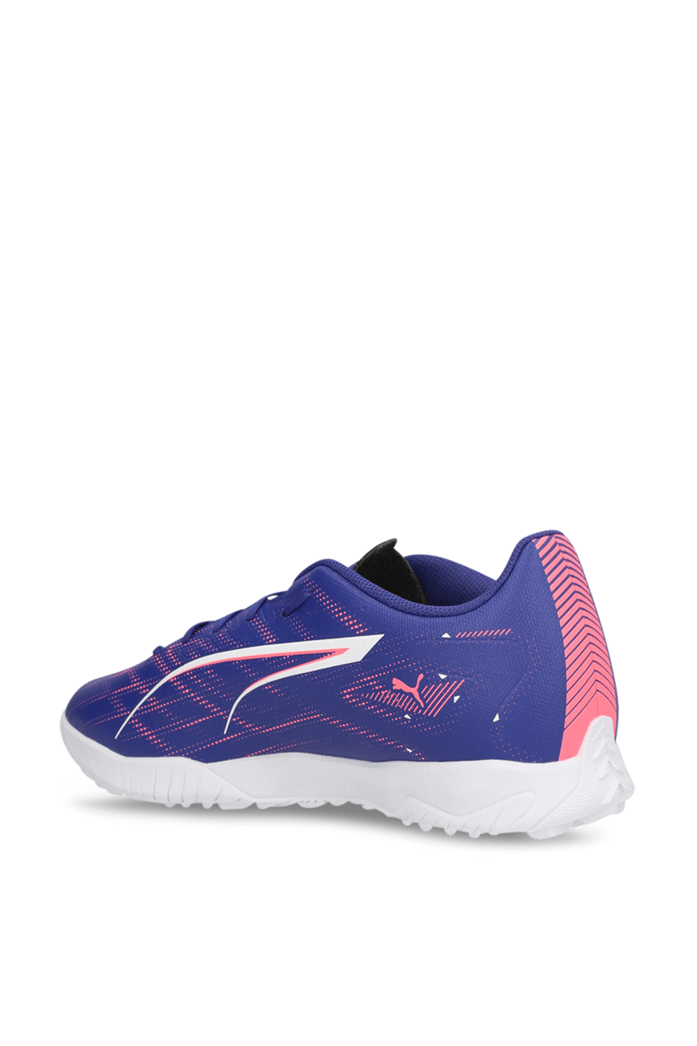 תמונת תקריב של נעלי כדורגל אולטרה 5 פליי