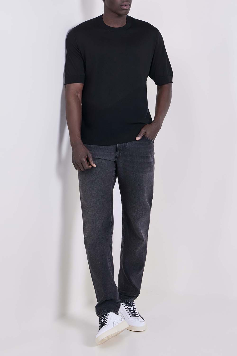 תמונת דוגמן קידמית של נעלי סניקרס רידר