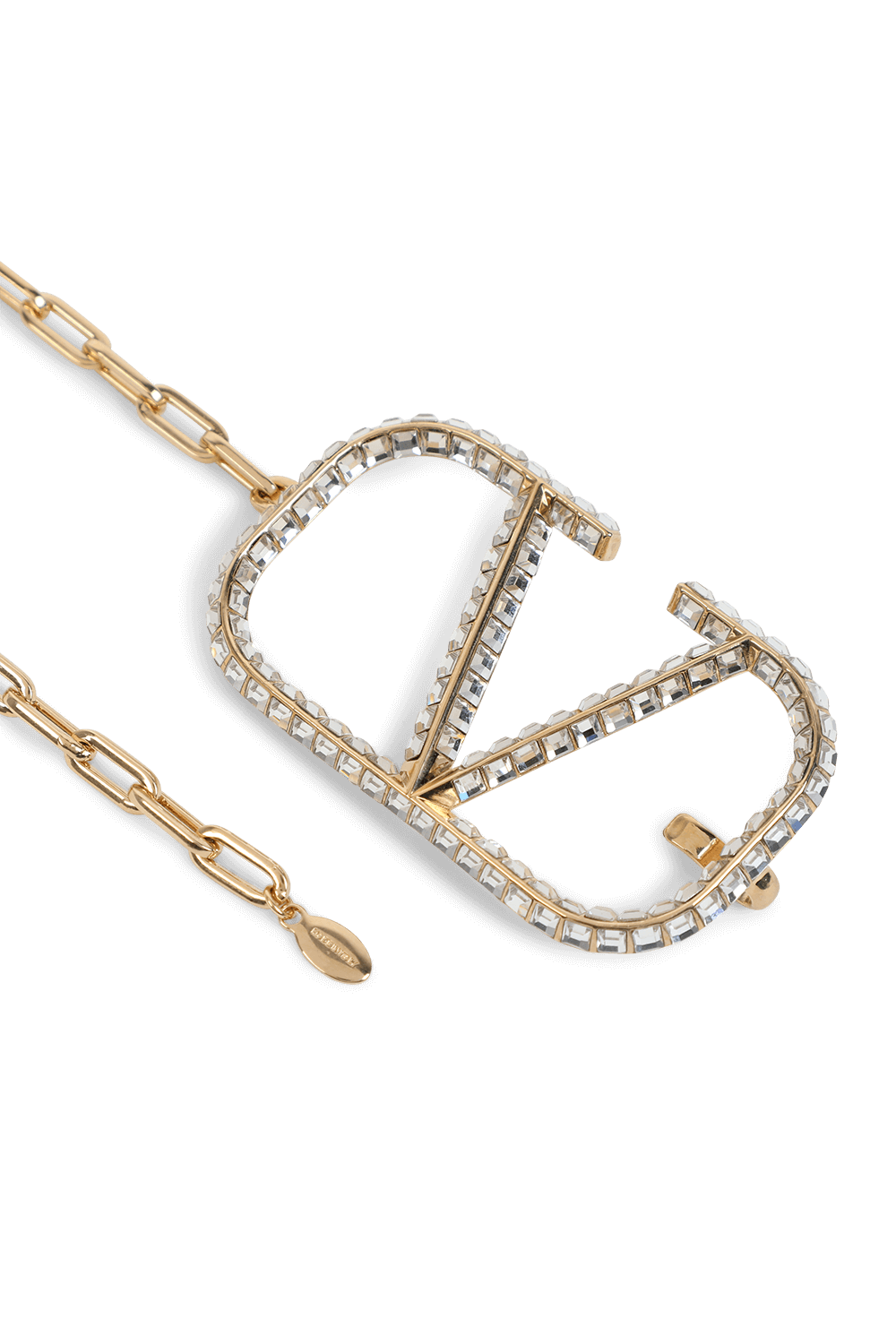 תמונת תקריב של חגורת שרשרת וקריסטלים