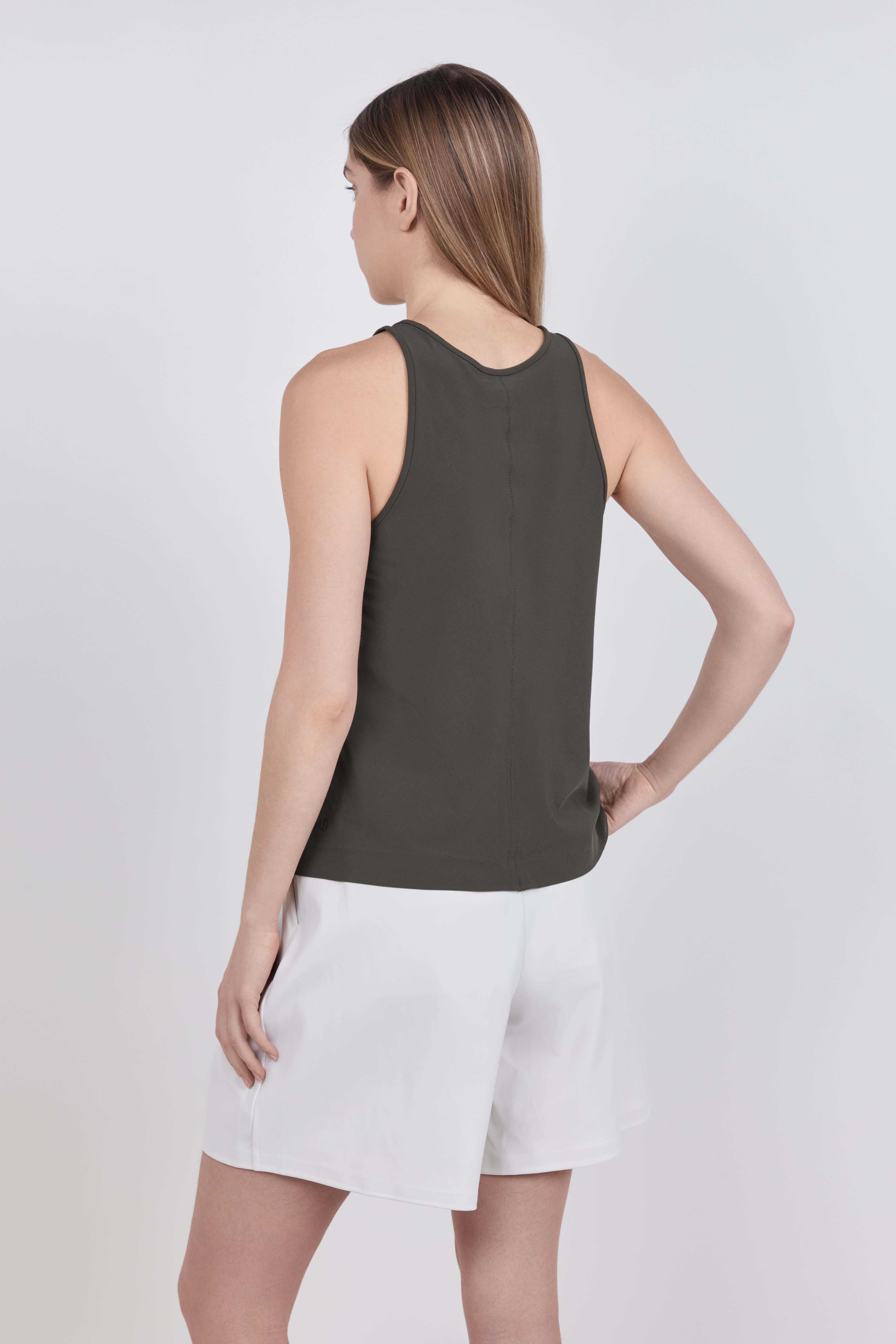 תמונת דוגמן אחורית של Breezily Racerback Tank