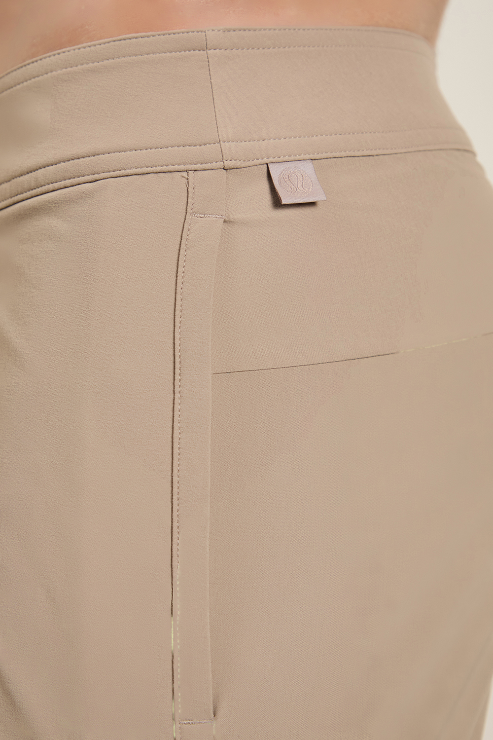 תמונת תקריב דוגמן של Classic-Fit Linerless Board Short 7