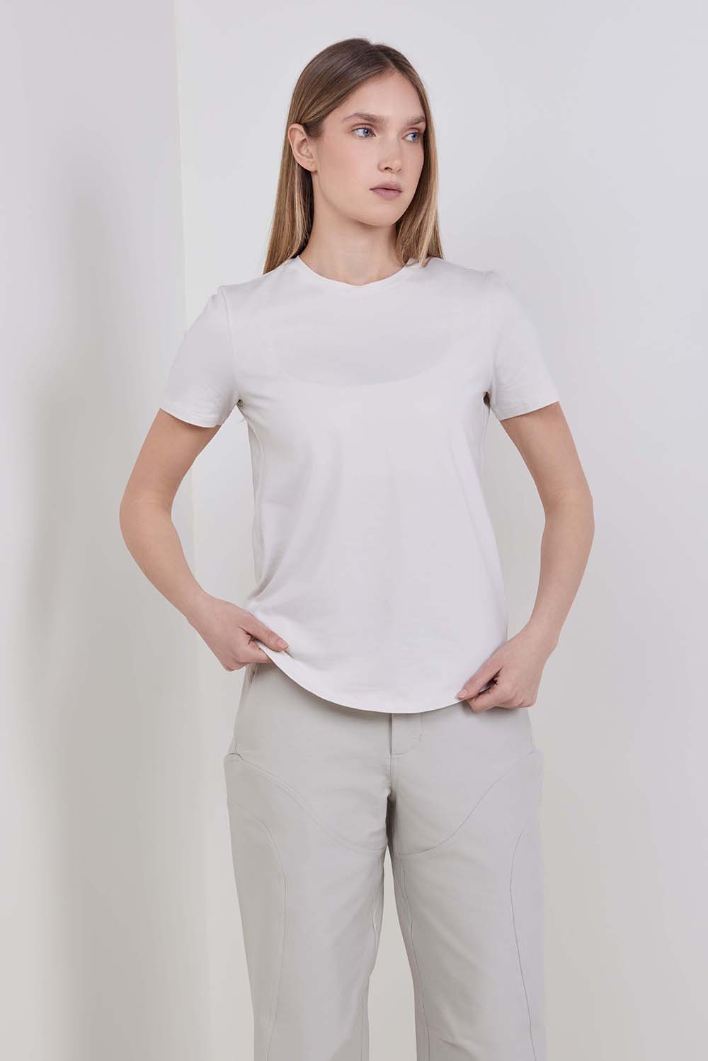 תמונת דוגמן קידמית של Love Crew Short Sleeve T-Shirt