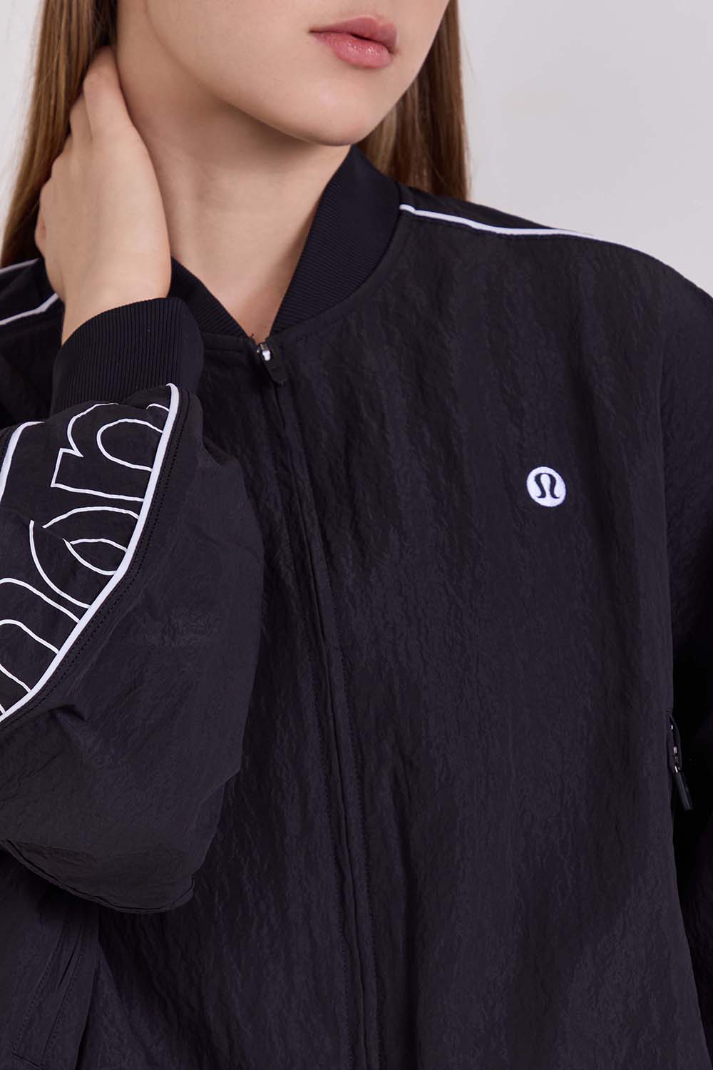 תמונת תקריב דוגמן של Crinkle Nylon Track Jacket Wordmark