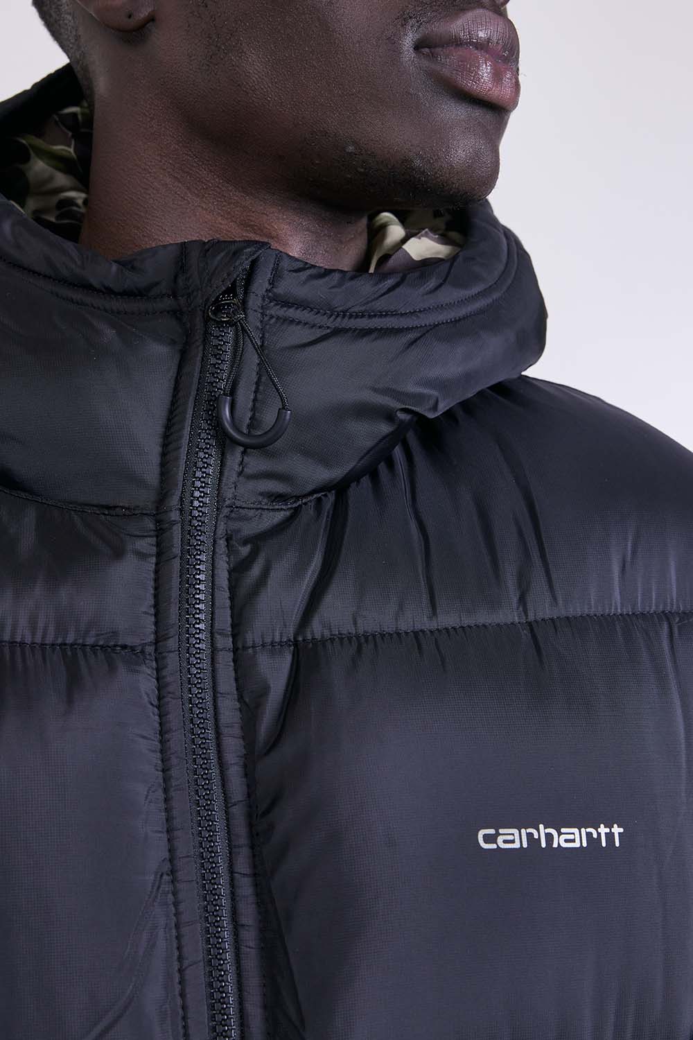 תמונת תקריב דוגמן של מעיל פוך